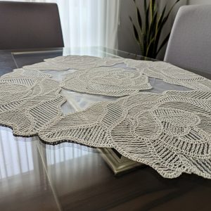 مفرش مربع وردة – أناقة بسيطة تزين كل ركن في بيتك